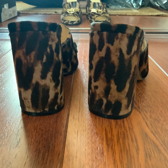 Vince Camuto leopard print mule sandal - Picture 3 of 7